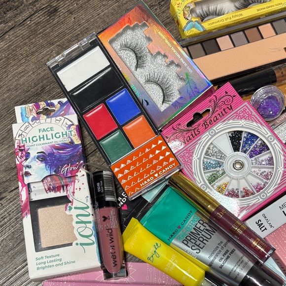 Makeup Bundle - Picture 4 of 4